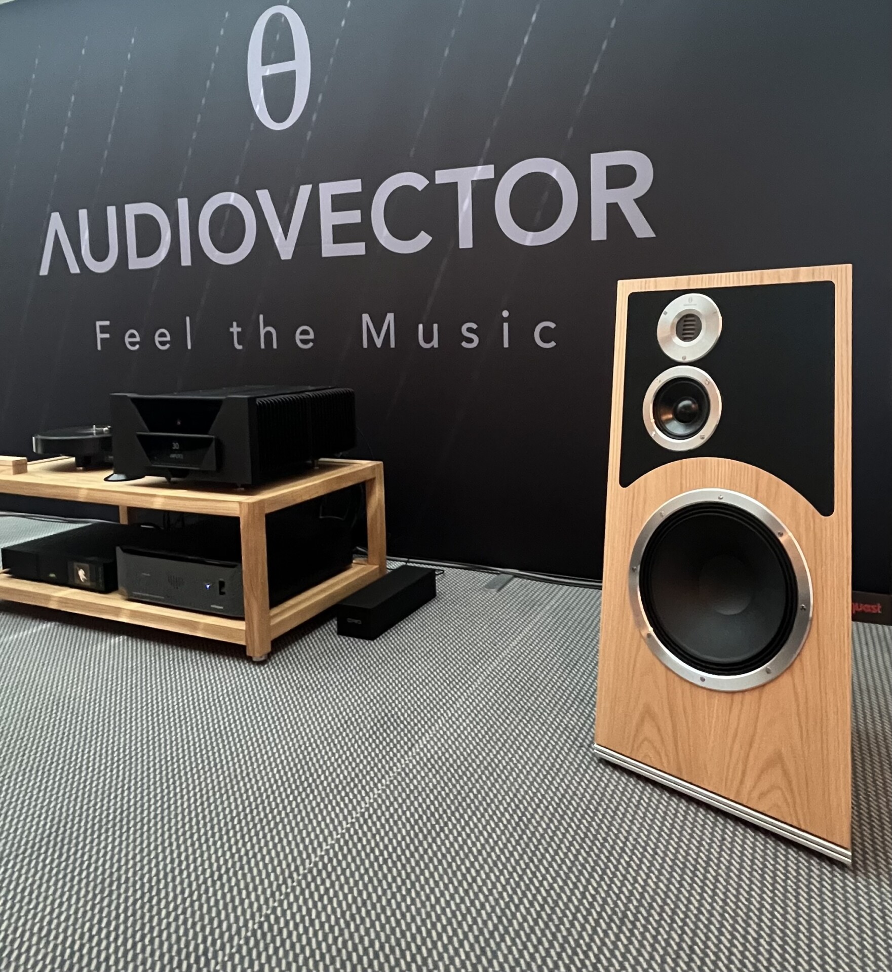 audiovector trapezeri ead