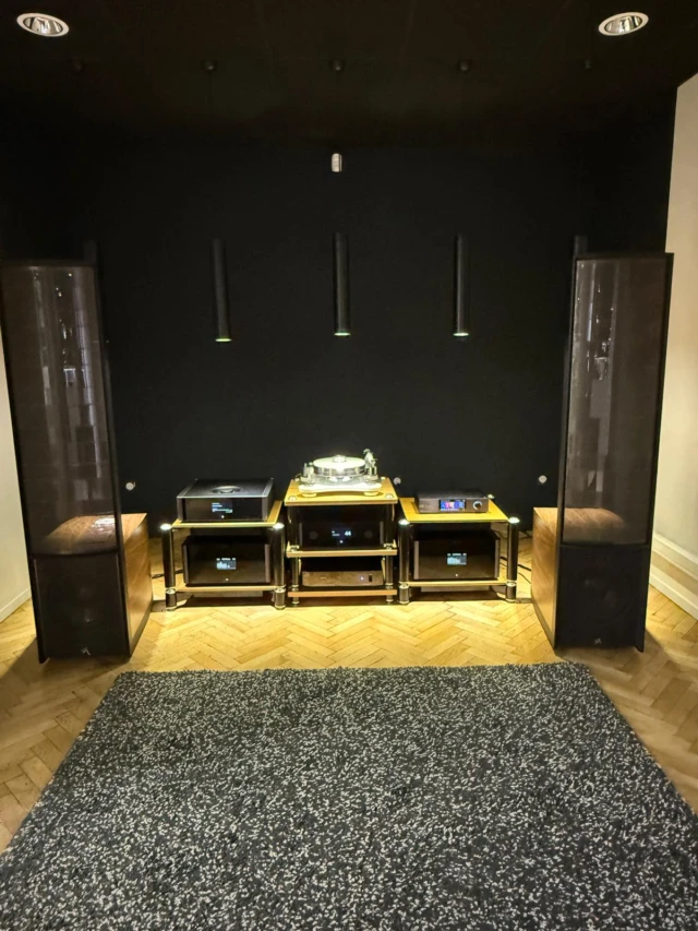 Youkk Lecteur CD Mural Bluetooth 4.2 avec Télécommande Audio Sans Fil en Plastique ABS